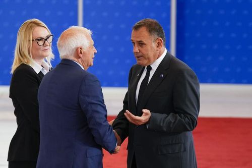 EU tăng cường sản xuất vũ khí, xem xét huấn luyện quân đội Ukraine