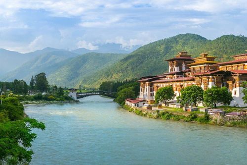 Từ bỏ chiến lược 'Không COVID', vương quốc hạnh phúc Bhutan mở cửa đón khách du lịch