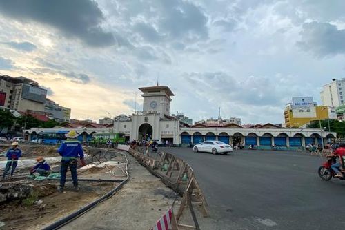 TP.HCM tháo dỡ rào chắn cuối cùng trước chợ Bến Thành của dự án metro số 1