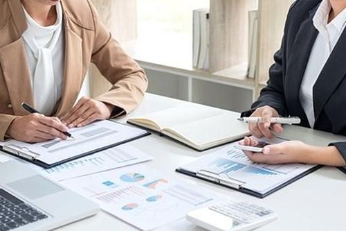 Nguy cơ mất tiền thật khi 'ôm' cổ phiếu của doanh nghiệp tăng vốn 'ảo'