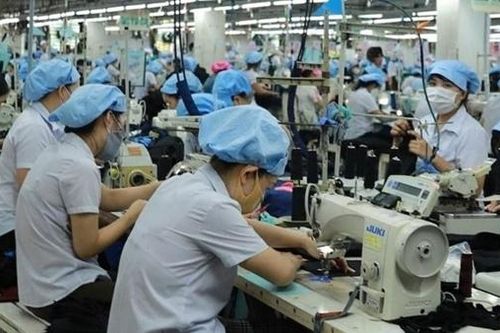 Chủ động nguyên phụ liệu trong nước, tránh bẫy… gia công