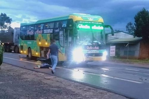 Va chạm với xe khách, hai học sinh tử vong thương tâm