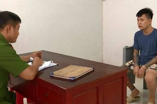 Bắt 2 đối tượng cưỡng đoạt tiền đồng nghiệp để 'mua lấy sự yên ổn'
