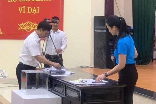 Đằng sau cuộc bốc thăm cho trẻ mầm non ở Hoàng Liệt: Nỗi buồn đầu năm học mới!