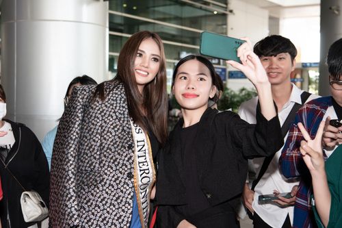 Nhan sắc đời thường của đương kim 'Hoa hậu Liên lục địa' khi đến Việt Nam