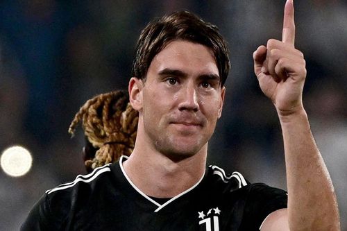 Tân binh tỏa sáng giúp Juventus áp sát ngôi đầu