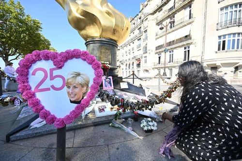 Người Paris tưởng niệm 25 năm ngày mất của Công nương Diana