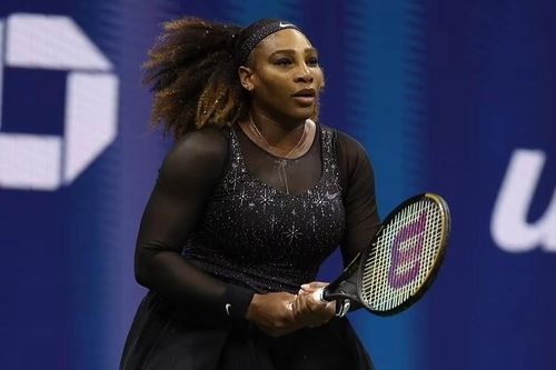 Serena Williams phải cởi 4 lớp áo để thi đấu