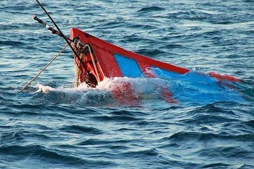 Cứu hộ thành công 3 nạn nhân chìm tàu trên sông Soài Rạp