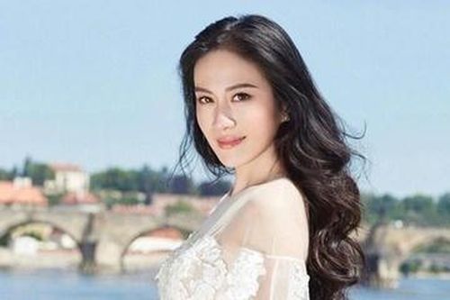 Diệp Tuyền bị dao đâm trúng mặt khi biểu diễn