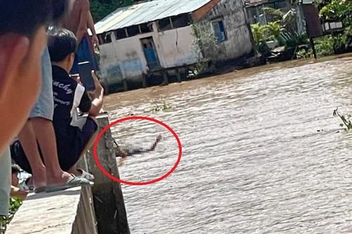 Thi thể người đàn ông trôi sông ở Vĩnh Long