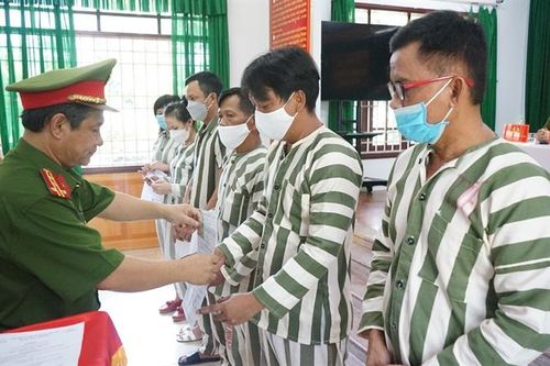 Công an thành phố Đà Nẵng công bố Quyết định đặc xá cho 11 phạm nhân