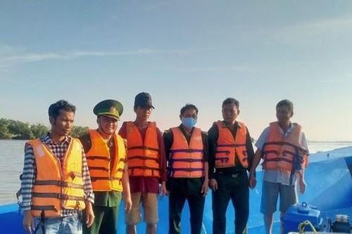 Kịp thời ứng cứu 3 thuyền viên gặp nạn tại khu vực sông Soài Rạp