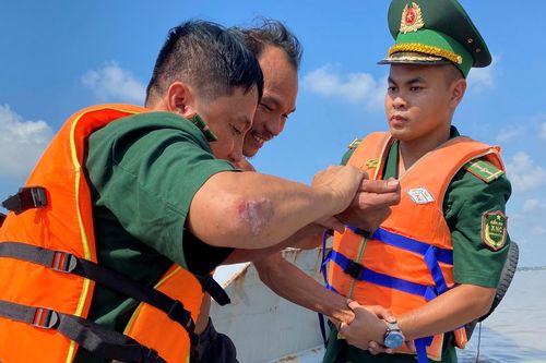 Kịp thời cứu 3 thuyền viên gặp nạn trên sông Soài Rạp