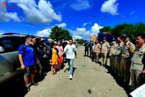 An Giang tiếp nhận 26 công dân do Campuchia trao trả