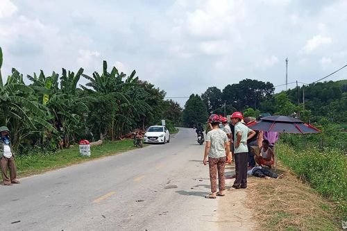Xe máy đối đầu, 2 người nguy kịch