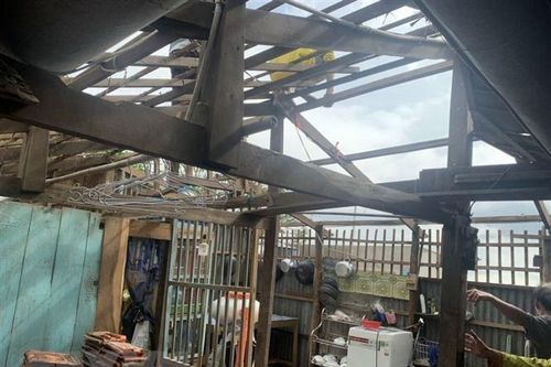 An Giang: Dông lốc ở Chợ Mới và Long Xuyên khiến 32 căn nhà bị tốc mái