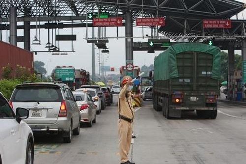Ùn tắc nhiều nơi trong ngày đầu nghỉ lễ 2/9
