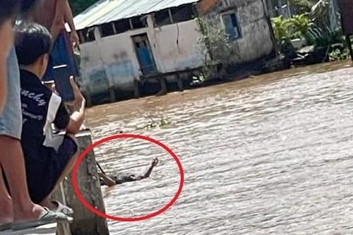 Phát hiện xác chết chưa rõ lai lịch trên nhánh sông Cổ Chiên