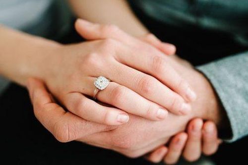 Câu chuyện buồn của cô gái trẻ yêu người đàn ông lớn tuổi hơn cả bố mẹ bất chấp lời đàm tiếu