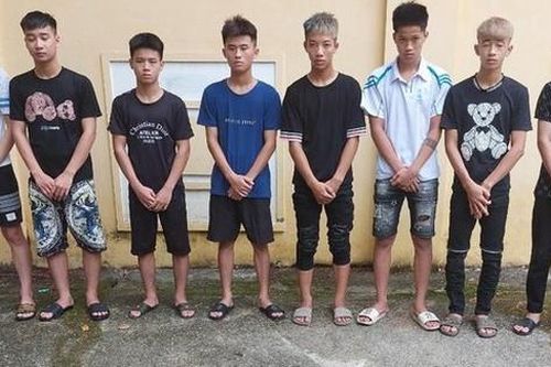 Bắt nhóm 'choai choai' dàn cảnh cướp 10 điếu thuốc lá điện tử ở Hà Nội
