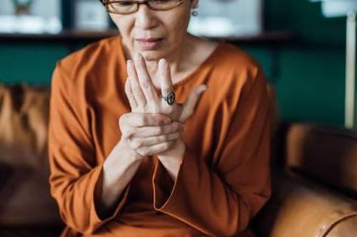 Thuật toán giúp lựa chọn hiệu quả thuốc trị loãng xương sau mãn kinh