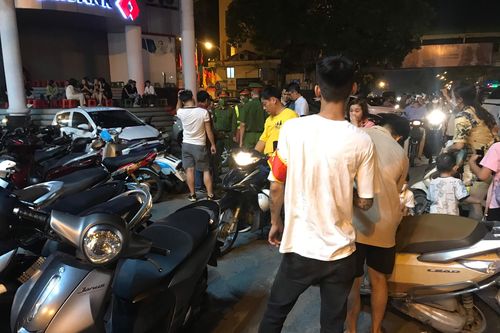 Đủ chiêu trò đối phó của chủ các điểm trông giữ xe trái phép
