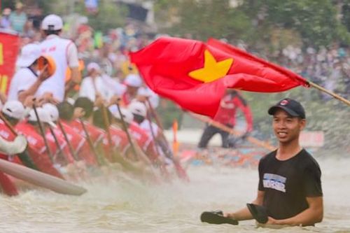 Hơn 1.000 tay chèo tranh tài đua thuyền trên sông Kiến Giang