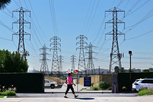 California ban bố tình trạng khẩn cấp toàn bang về lưới điện