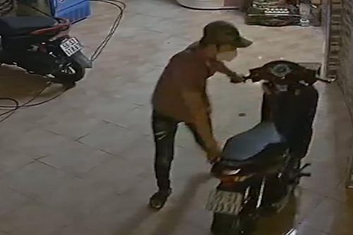 Vào khách sạn thuê phòng rồi trộm xe máy ở TP.HCM