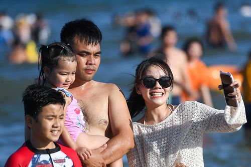 Biển Vũng Tàu kín người dịp 2/9