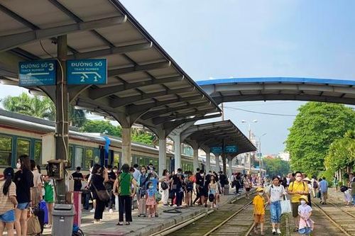 Hải Phòng: Đường sắt kín chỗ, sân bay, bến xe tấp nập dịp nghỉ lễ 2/9