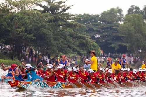 Lễ hội đua thuyền mừng Tết Độc lập ở quê hương Đại tướng Võ Nguyên Giáp