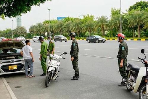 Nhân viên an ninh sân bay Nội Bài bị tài xế taxi dùng tua-vit đâm