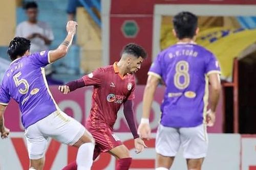 Văn Lâm và Rafaelson tỏa sáng, Bình Định khiến Hà Nội FC thua trận tủi hổ
