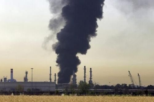 Nổ lớn tại nhà máy lọc dầu ở Iran