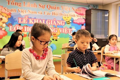 Giữ tiếng Việt cho trẻ em Việt ở nước ngoài