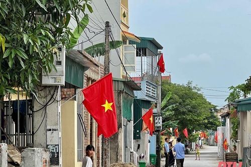 Cờ Tổ quốc tung bay ở các cơ sở tôn giáo