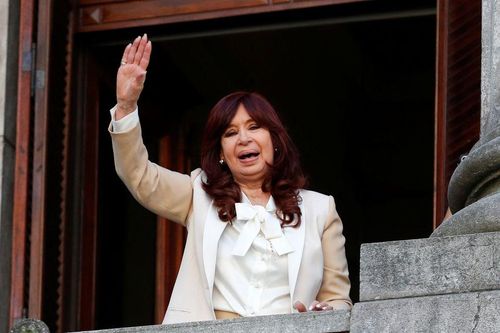 Phó tổng thống Argentina suýt bị ám sát bằng súng