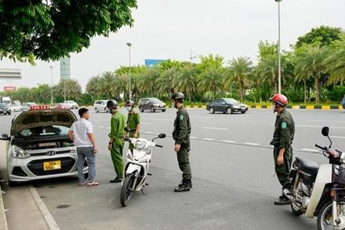 Lái xe taxi hành hung nhân viên an ninh hàng không Nội Bài
