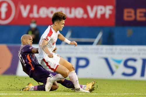 Tô Văn Vũ tái hiện siêu phẩm của Ronaldo, Bình Dương đánh bại Viettel