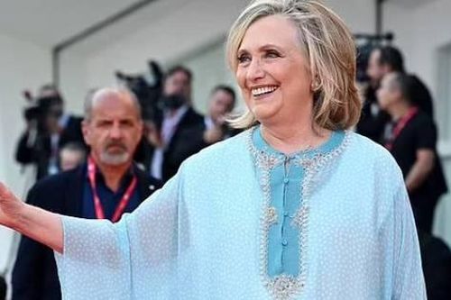 Bà Hillary Clinton đi thảm đỏ Liên hoan phim Venice 2022