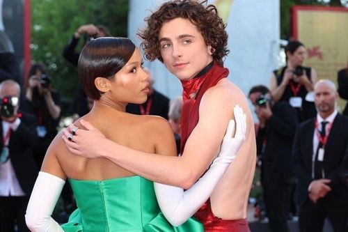 Trang phục kỳ lạ của Timotheé Chalamet trên thảm đỏ