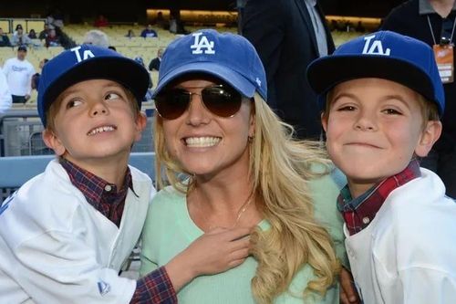 Britney Spears bị con trai trách móc trên truyền hình