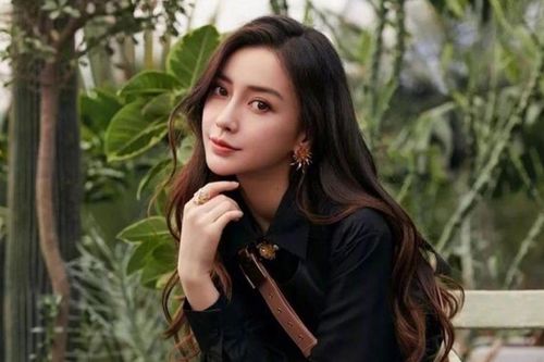 Angelababy và nhiều người nổi tiếng phải đổi nghệ danh