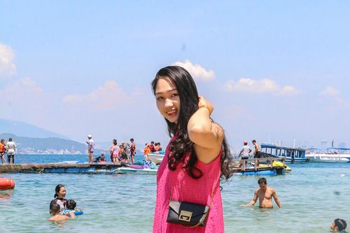 Du khách thoải mái dạo phố Nha Trang dịp lễ