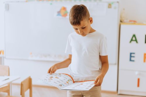Chi phí sống đắt đỏ, trẻ em Anh không có sách đọc tại nhà