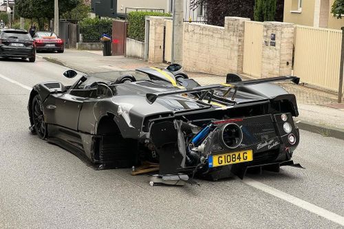 Siêu xe Pagani Zonda HP Barchetta gặp tai nạn