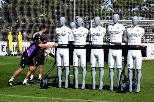 Hàng rào robot ở buổi tập của Real Madrid