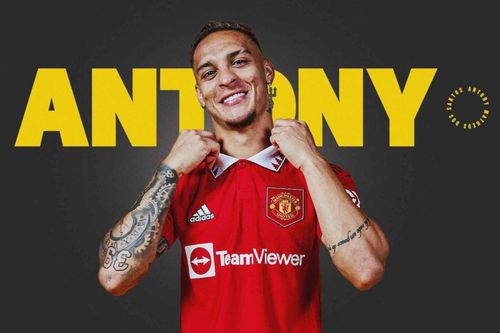 MU công bố số áo của Antony, Dubravka